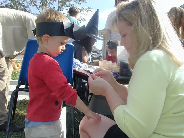 2001-10-30-Halloween-school-party-11-Chance-tatoo.JPG
