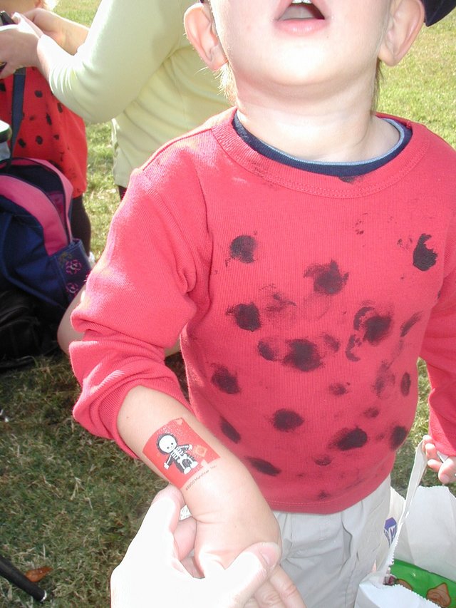 2001-10-30-Halloween-school-party-12-Chance-tatoo.JPG