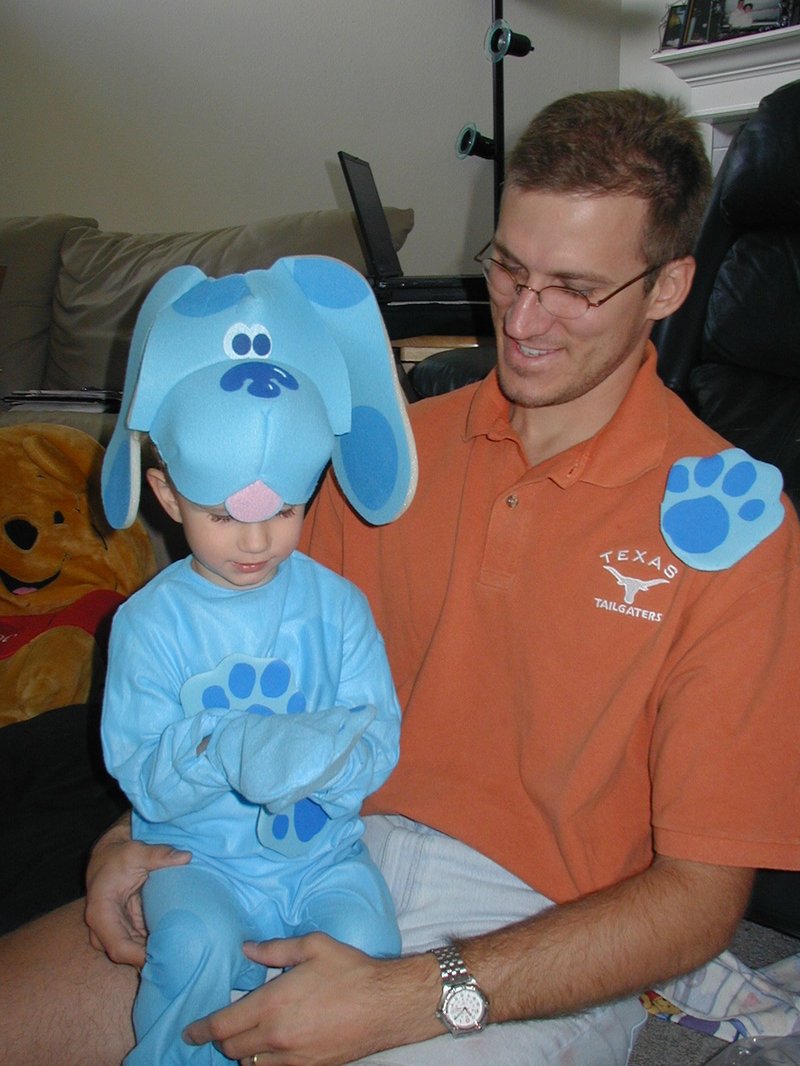 2001/10(October)/Halloween/800x600_2001-10-27-Halloween-Party-04-Chance-Travis.JPG
