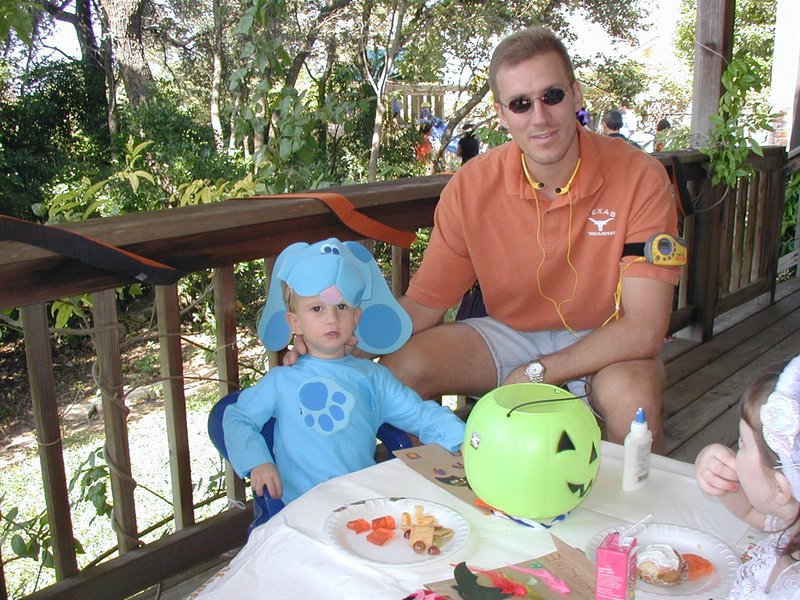 2001/10(October)/Halloween/800x600_2001-10-27-Halloween-Party-09-Chance-Travis.JPG