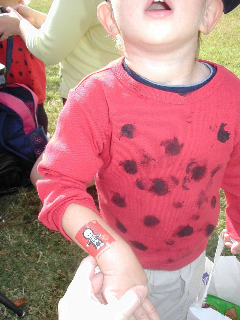 2001-10-30-Halloween-school-party-12-Chance-tatoo.JPG