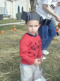 2001-10-30-Halloween-school-party-06-Chance.JPG
