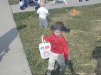 2001-10-30-Halloween-school-party-09-Chance.JPG