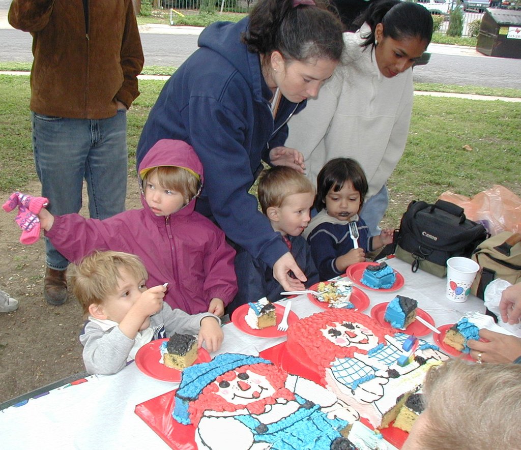 2001-10-06-Kalyani-Bday-09-Jack-Brittney-Suzi-Chance-cake.JPG