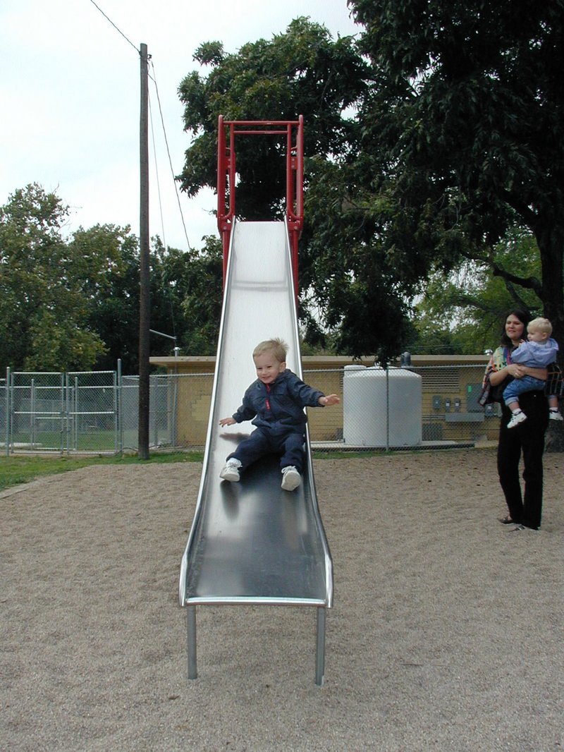 2001-10-06-Kalyani-Bday-03-Chance-slide.JPG