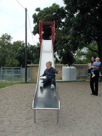 2001-10-06-Kalyani-Bday-03-Chance-slide.JPG