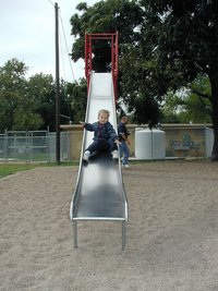 2001-10-06-Kalyani-Bday-04-Chance-slide.JPG