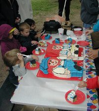 2001-10-06-Kalyani-Bday-08-kids-cake.JPG
