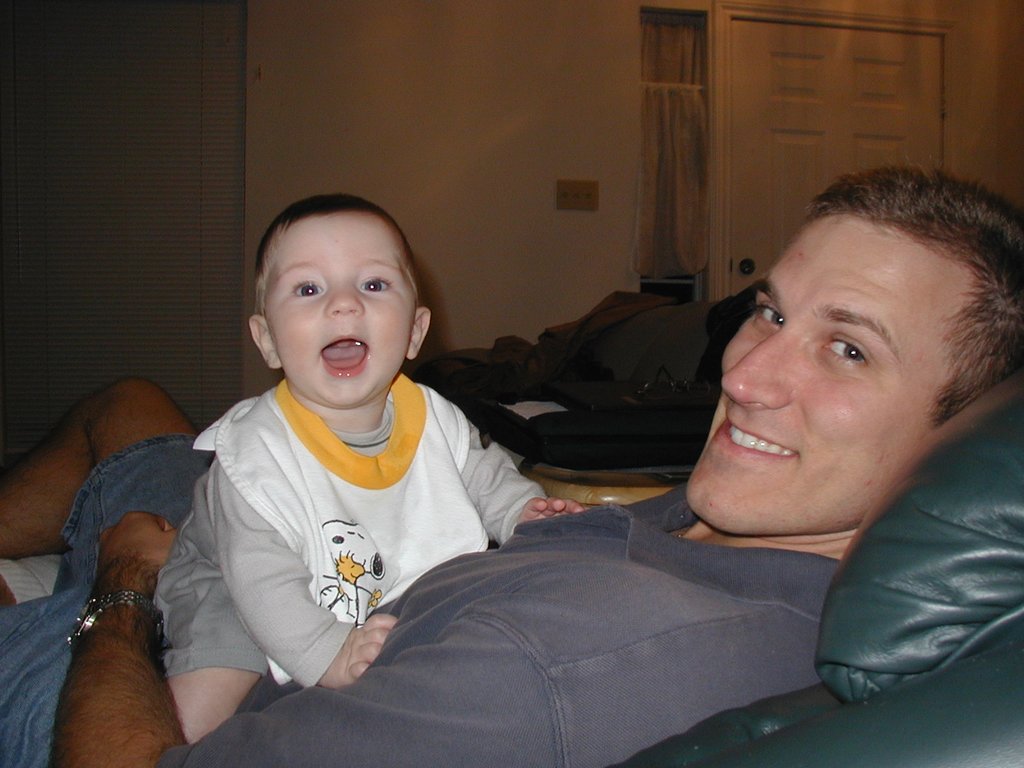 2001/10(October)/Misc/1024x768_2001-10-13-Dax-Travis-2.JPG