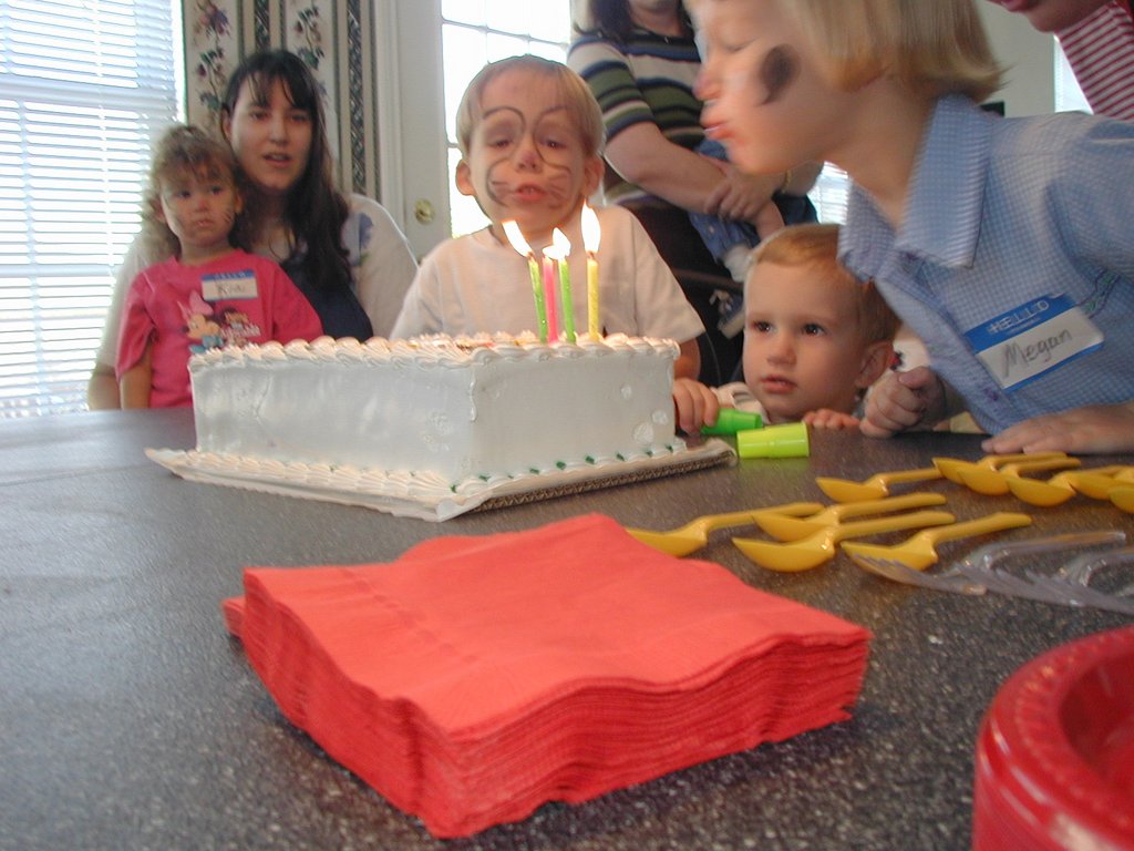2001/10(October)/Misc/1024x768_2001-10-20-Jack-bday-3.JPG