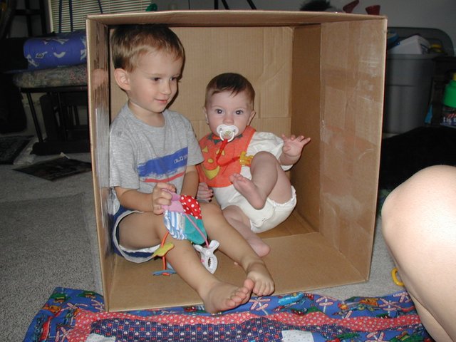 2001/10(October)/Misc/640x480_2001-10-22-Chance-Dax-box-1.JPG