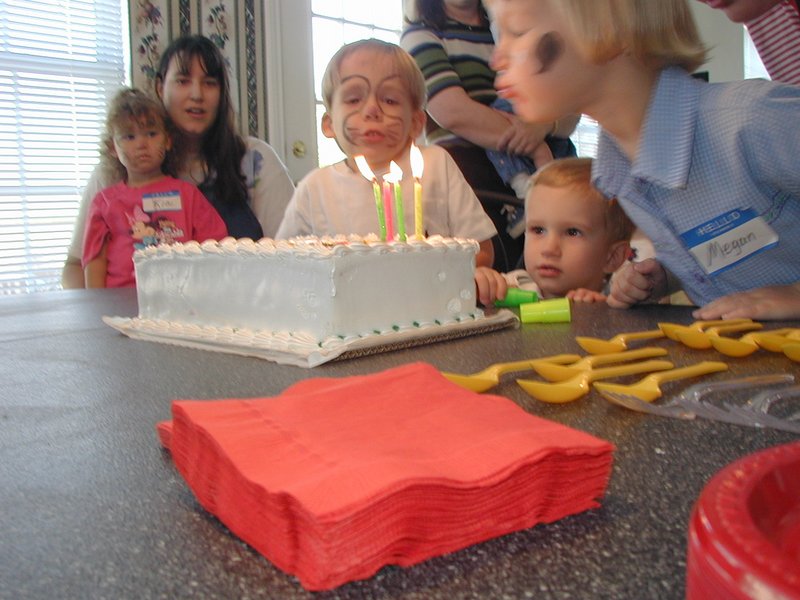 2001/10(October)/Misc/800x600_2001-10-20-Jack-bday-3.JPG