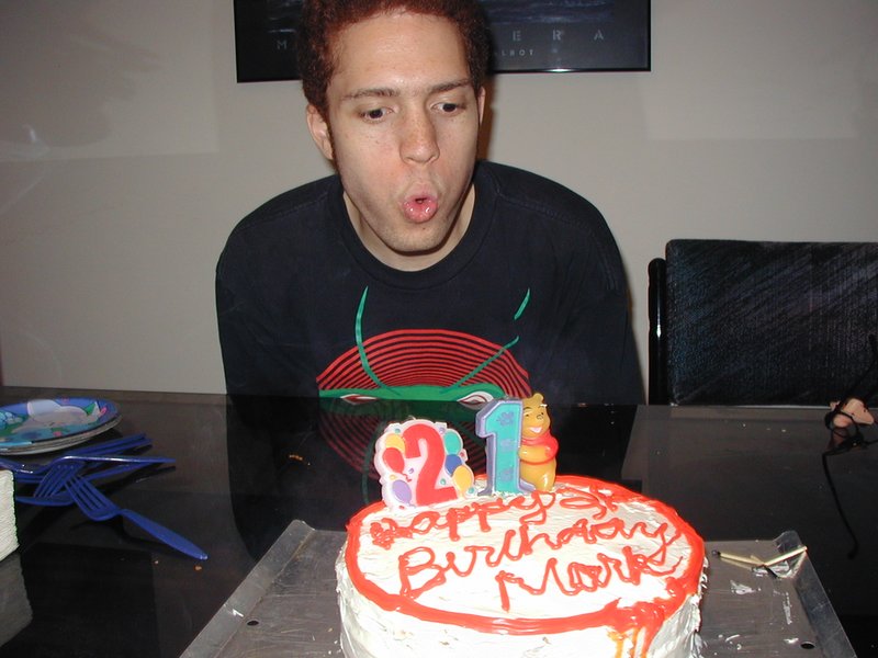 2001/10(October)/Misc/800x600_2001-10-21-Mark-bday-2.JPG