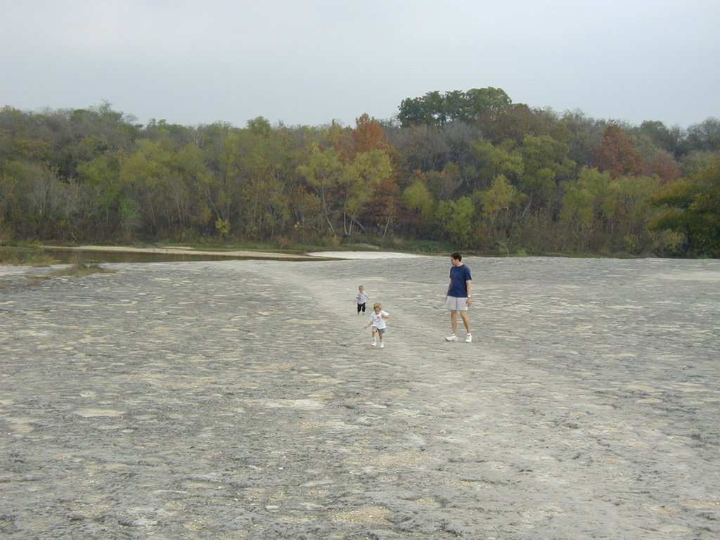 2001/11(November)/Camping-McKinney-Falls/1024x768_2001-11-12-Camping-McKinney-Falls-12-Chance-Jack-Matt.JPG