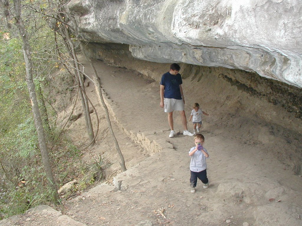 2001-11-12-Camping-McKinney-Falls-15-Chance-Matt-Jack.JPG