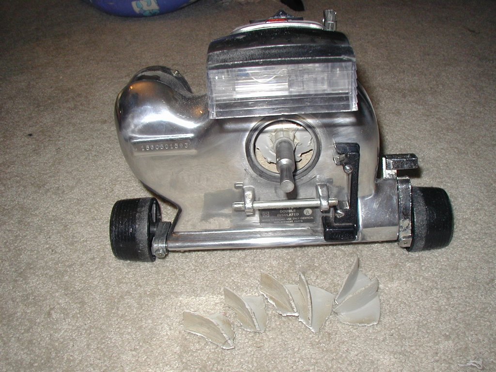 2001/11(November)/Misc/1024x768_2001-11-01-vacuum-problem-1.JPG