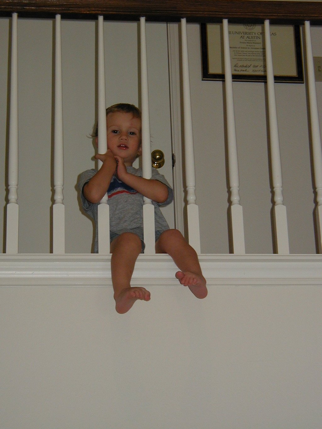 2001/11(November)/Misc/1024x768_2001-11-12-Chance-in-railing-2.JPG