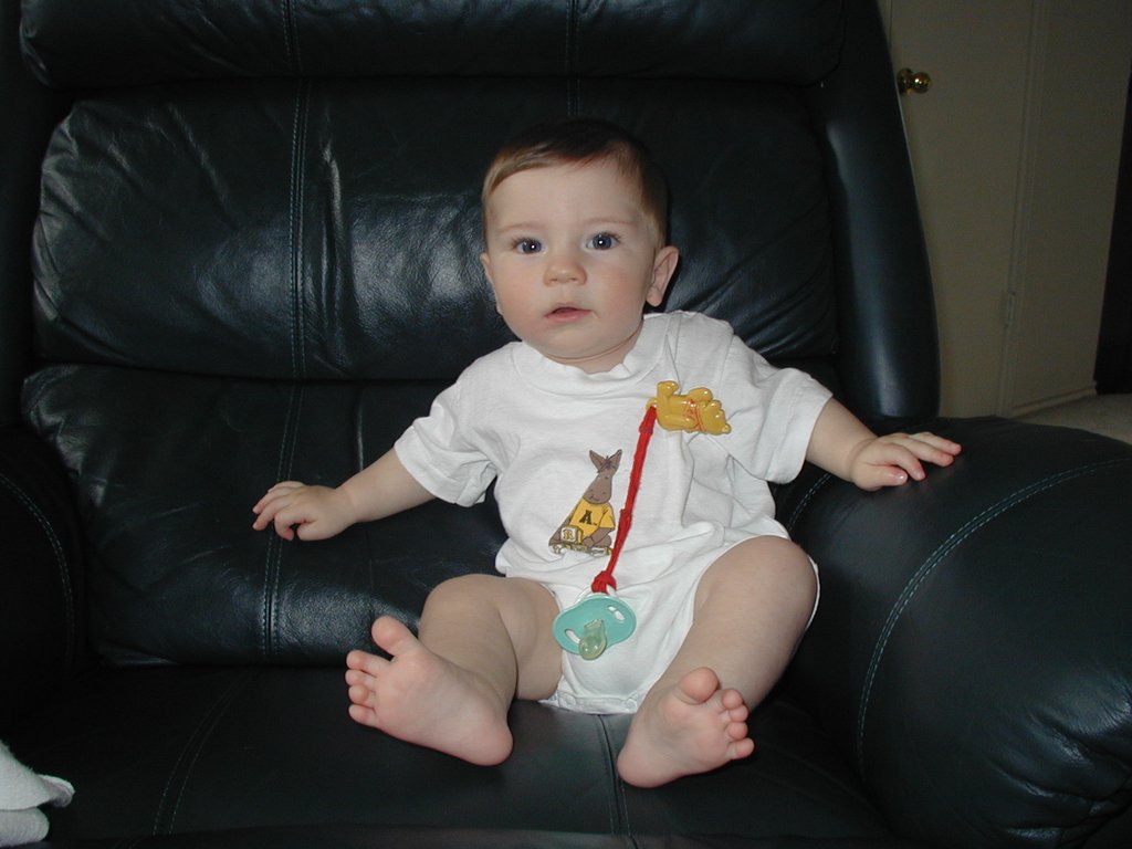 2001-11-12-Dax-in-Daddys-chair-1.JPG