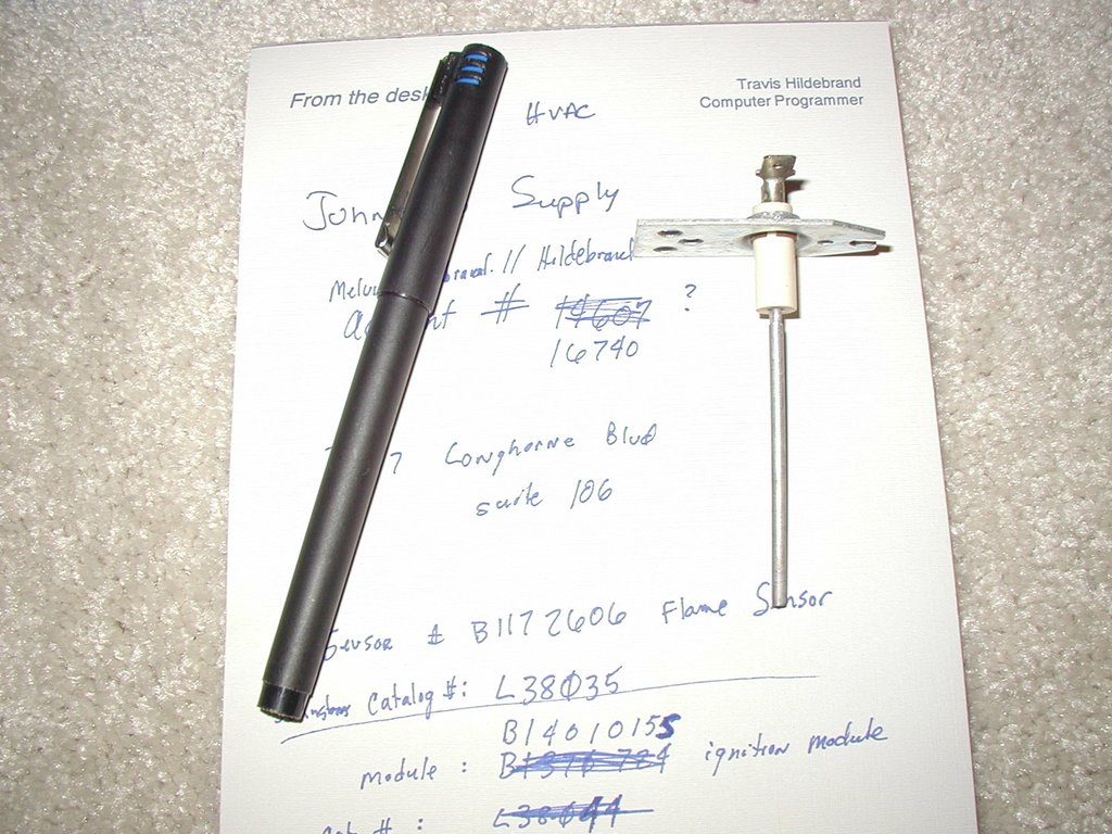 2001/11(November)/Misc/1024x768_2001-11-21-furnace-problems-3-flame-senson.JPG