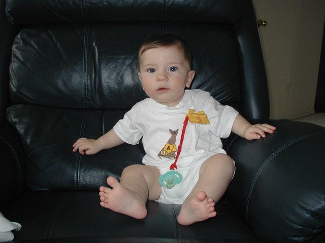 2001-11-12-Dax-in-Daddys-chair-1.JPG