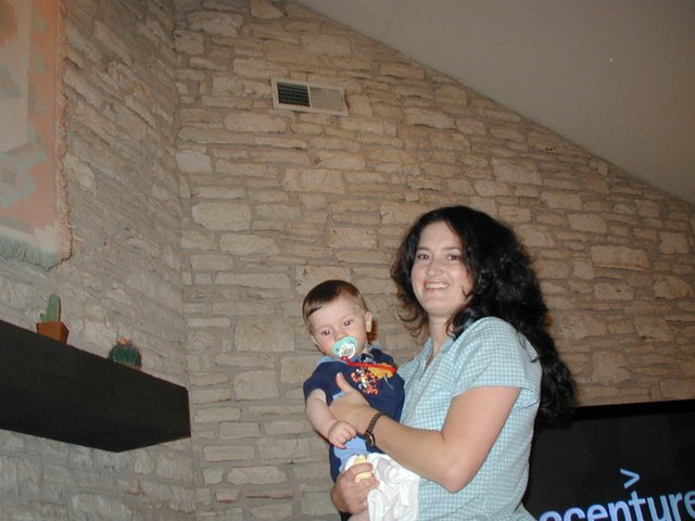 2001/11(November)/Misc/640x480_2001-11-24-Sager-visit-4-Suzi-Dax.JPG
