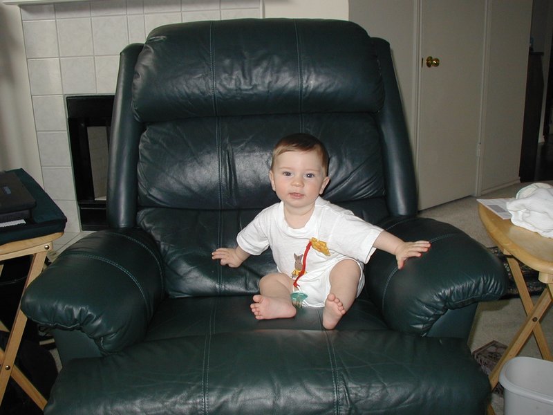 2001-11-12-Dax-in-Daddys-chair-3.JPG