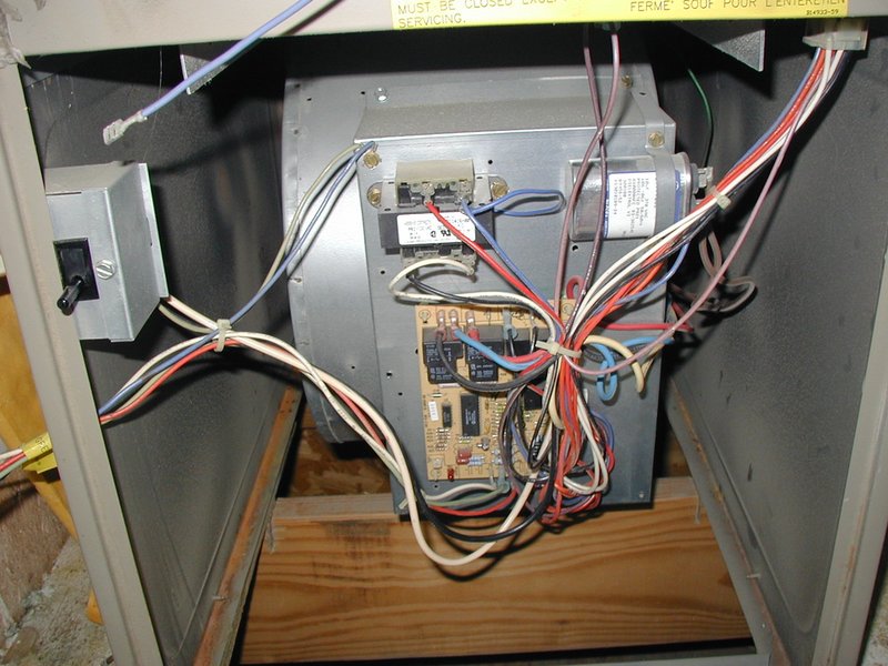 2001/11(November)/Misc/800x600_2001-11-21-furnace-problems-2-bottom-half.JPG