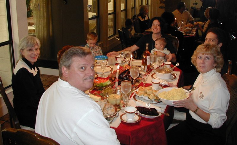 2001/11(November)/Misc/800x600_2001-11-22-Thanksgiving-2-Dinner-Jim-Susana-Chance-Suzi-Dax-Mark-Janeen.JPG