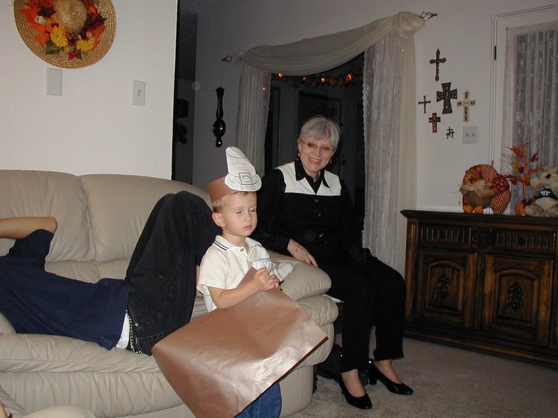 2001/11(November)/Misc/800x600_2001-11-22-Thanksgiving-3-Chance-Susana.JPG
