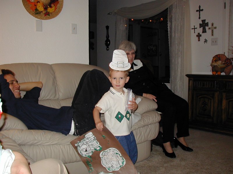 2001/11(November)/Misc/800x600_2001-11-22-Thanksgiving-4-Chance-Mark-Susana.JPG