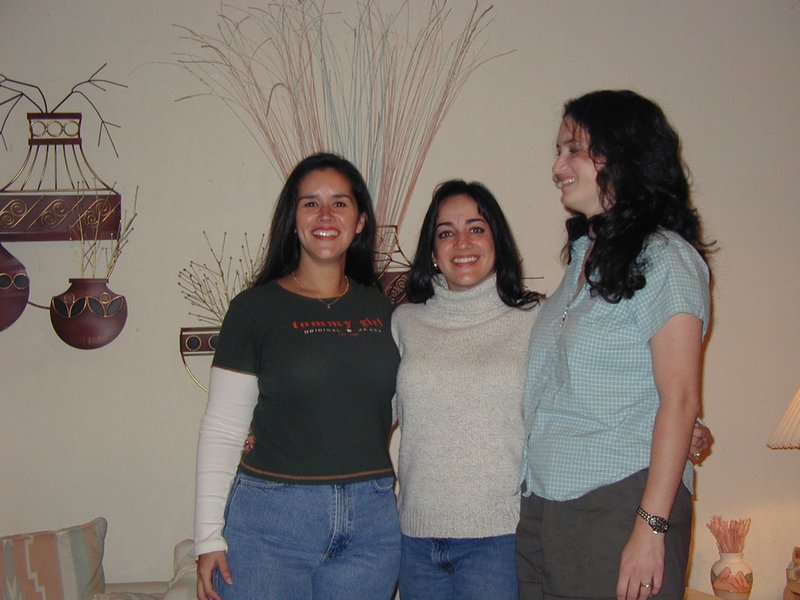 2001/11(November)/Misc/800x600_2001-11-24-Sager-visit-6-Kris-Chris-Suzi.JPG
