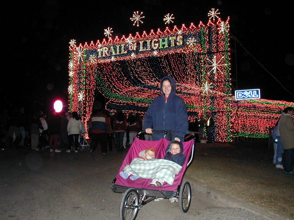2001-12-19-Trail-of-lights-01-Chance-Dax-Suzi.JPG
