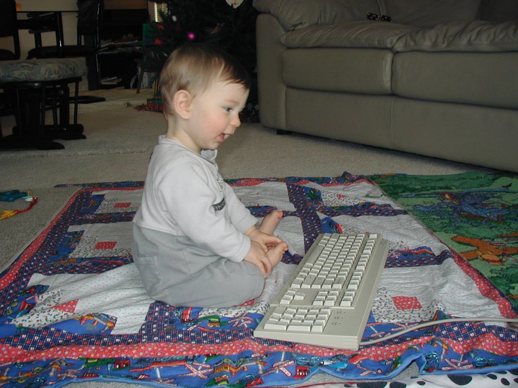 2001/12(December)/Misc/1024x768_2001-12-22-Dax-keyboard-07.JPG