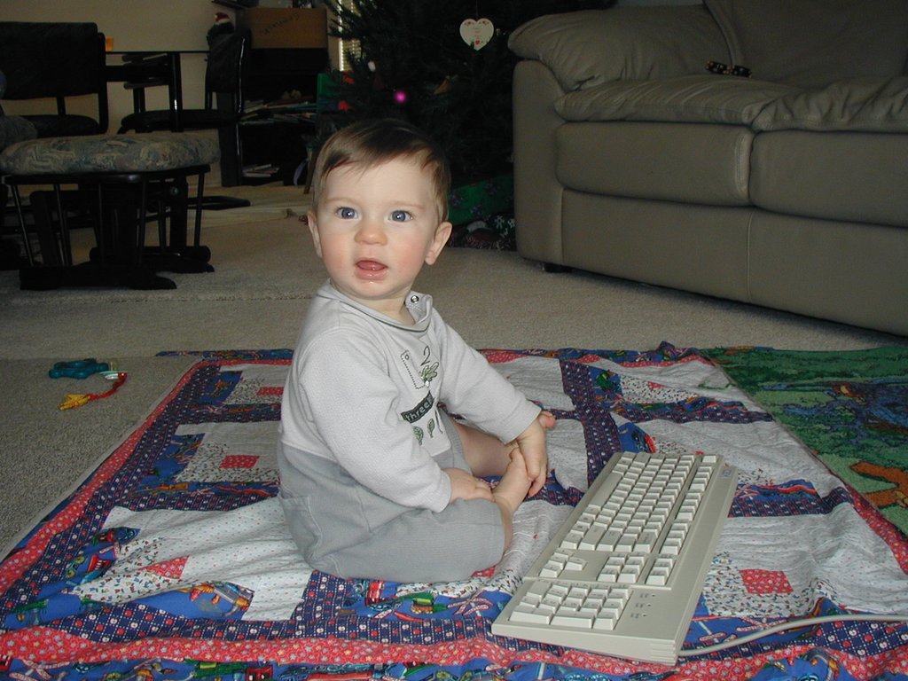 2001/12(December)/Misc/1024x768_2001-12-22-Dax-keyboard-08.JPG
