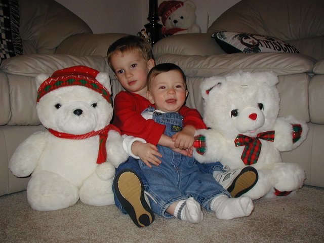 2001-12-10-Xmas-bears-Dax-Chance-1.JPG