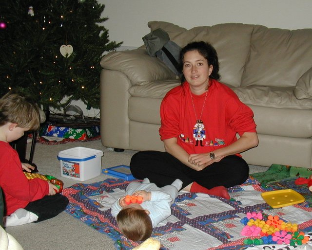 2001/12(December)/Misc/640x480_2001-12-12-Adriana-camera-test-Suzi-Dax-Ryan-01.JPG