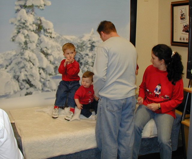 2001/12(December)/Misc/640x480_2001-12-12-Kiddie-Kandids-01-Chance-Dax-Justin-Suzi.JPG