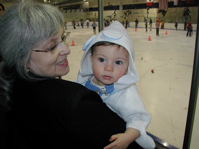2001-12-16-Ice-Skating-2-Susana-Dax.JPG