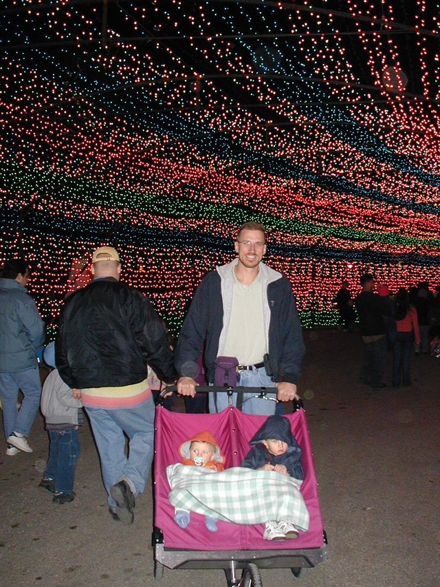 2001-12-19-Trail-of-lights-02-Chance-Dax-Travis.JPG