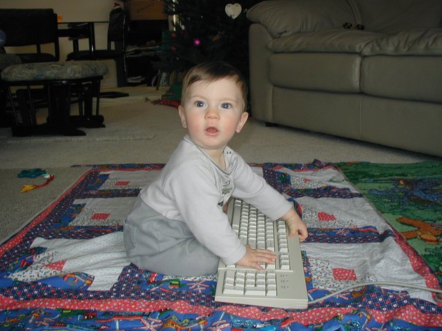 2001/12(December)/Misc/640x480_2001-12-22-Dax-keyboard-09.JPG