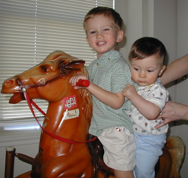 2001/12(December)/Misc/800x600_2001-12-14-Chance-Dax-horsey-2.JPG
