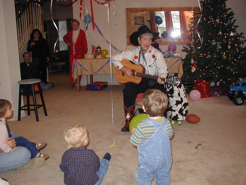 2001/12(December)/Misc/800x600_2001-12-15-Zen-Bday-1.JPG