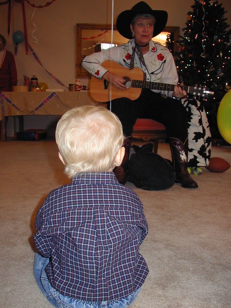 2001/12(December)/Misc/800x600_2001-12-15-Zen-Bday-2.JPG