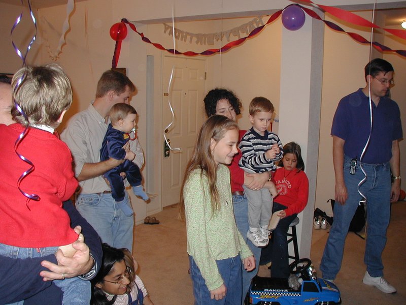 2001/12(December)/Misc/800x600_2001-12-15-Zen-Bday-4.JPG