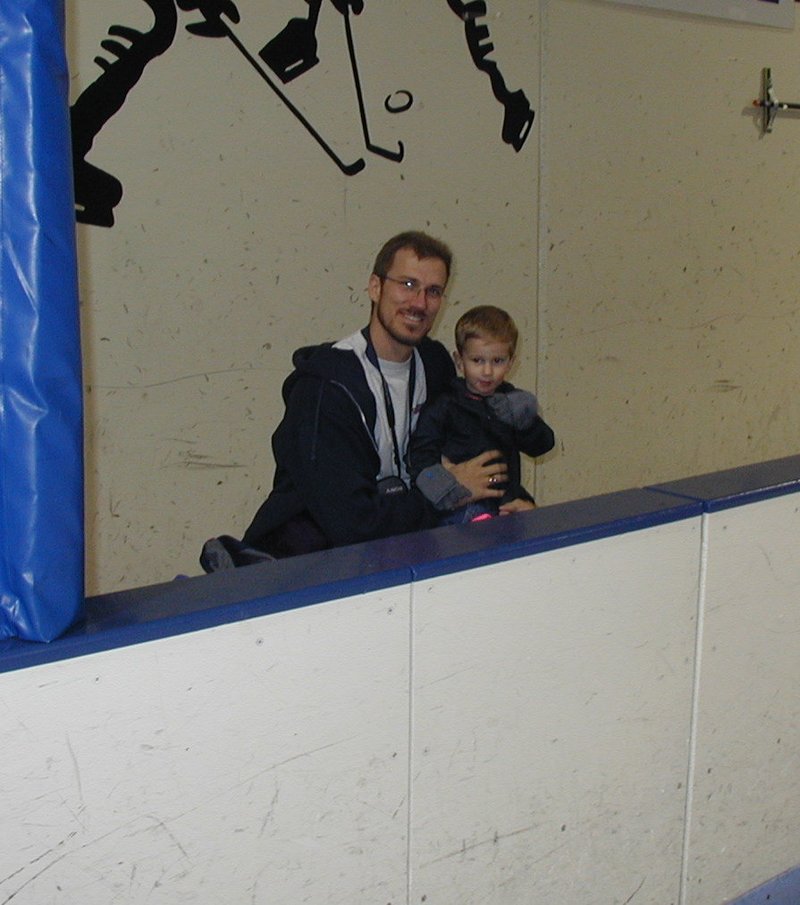 2001-12-16-Ice-Skating-9-Travis-Chance.JPG