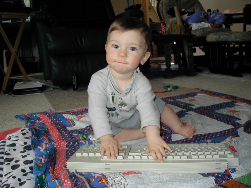 2001/12(December)/Misc/800x600_2001-12-22-Dax-keyboard-03.JPG