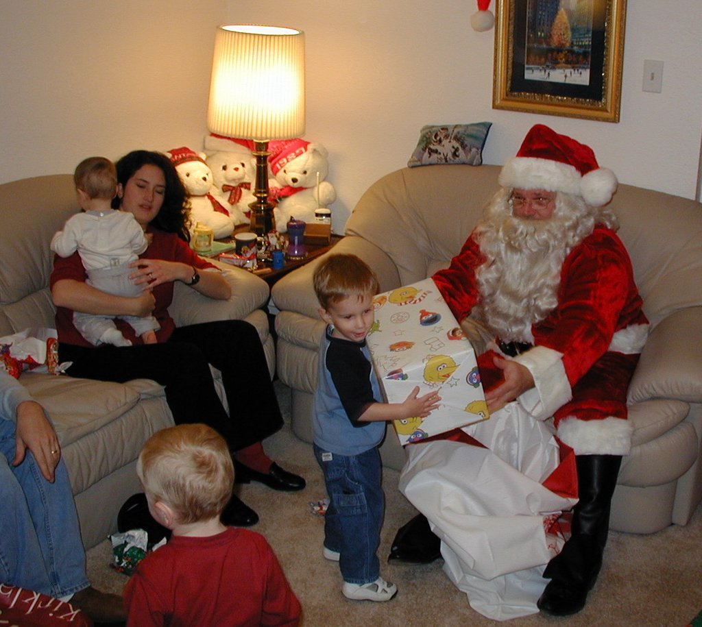 2001/12(December)/Xmas/1024x768_2001-12-24-Xmas-eve-11-Santa-Chance-Vale-Dax-Suzi.JPG