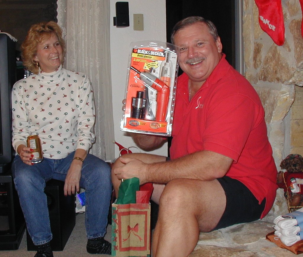 2001/12(December)/Xmas/1024x768_2001-12-24-Xmas-eve-22-Janeen-Jim-cordless-screwdriver.JPG