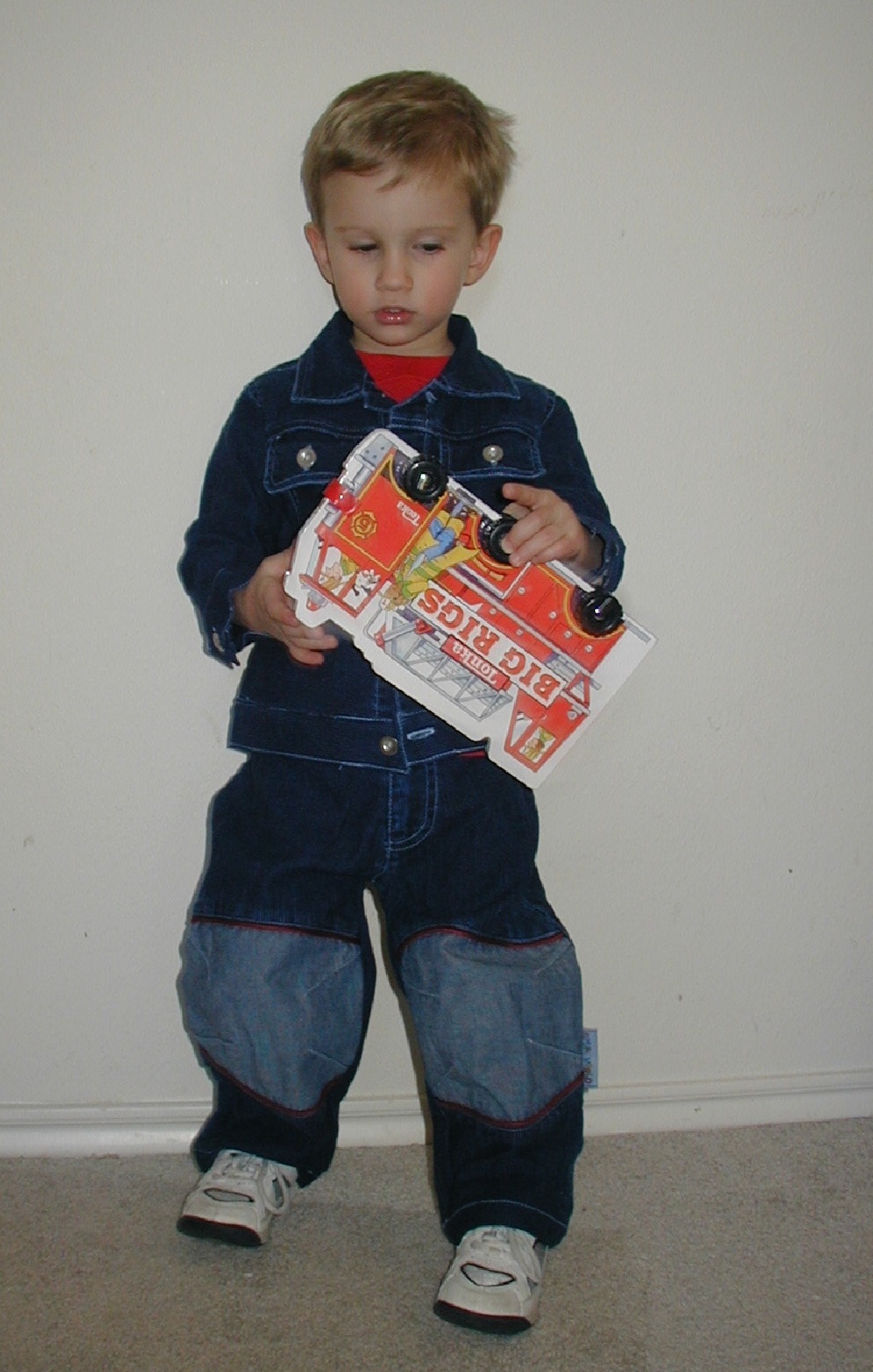 2001/12(December)/Xmas/1024x768_2001-12-25-Xmas-14-Chance-in-denim.JPG