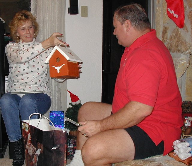 2001-12-24-Xmas-eve-20-Janeen-birdhouse-Jim.JPG